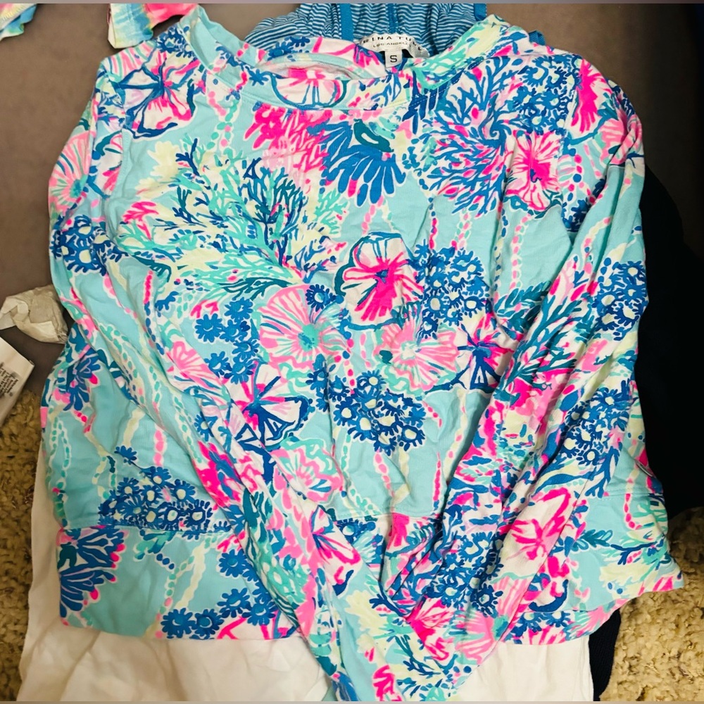Lilly Pulitzer Lightweight Cropped Sweatshirt size m (fits similar to a small)